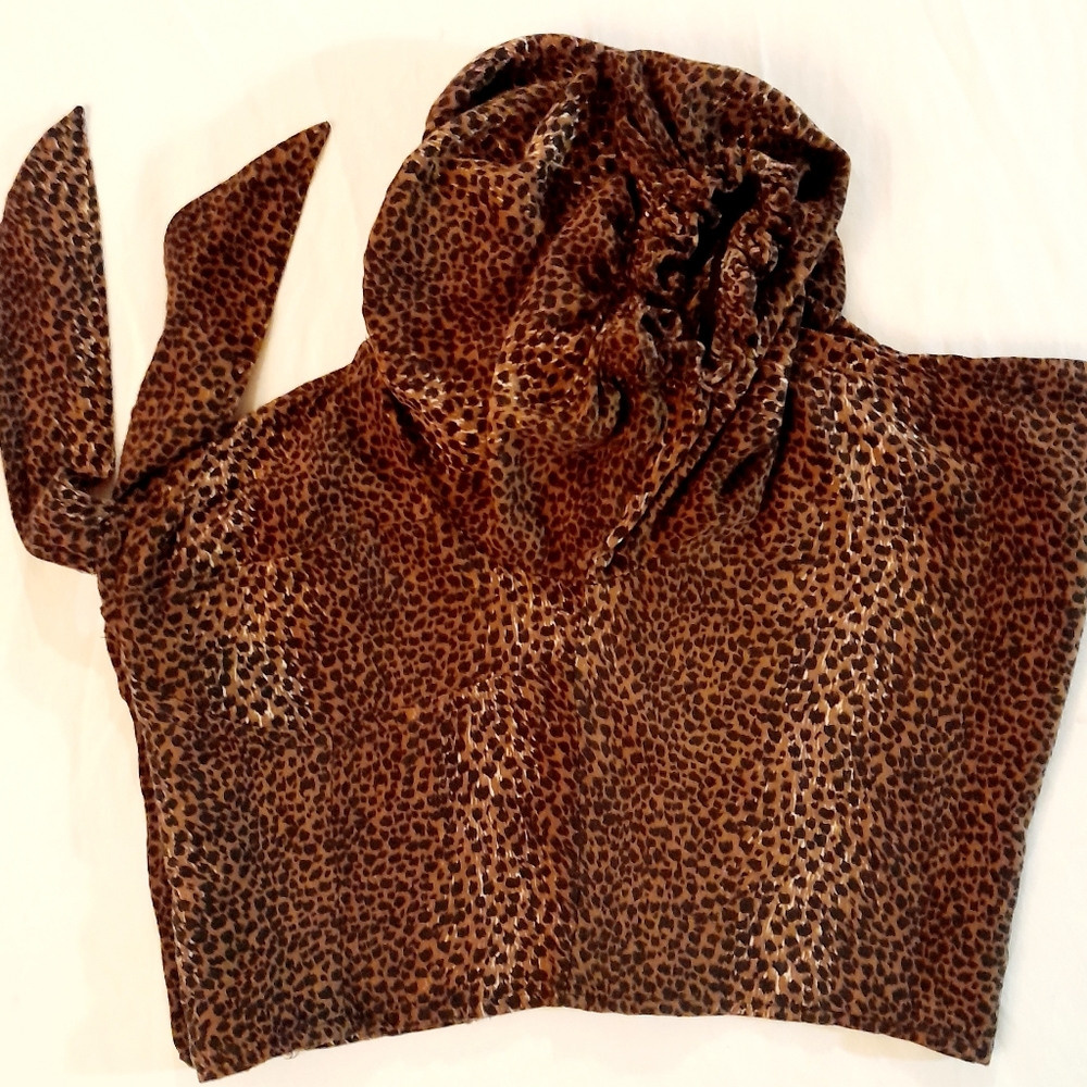 Leopard Print Button Down Crop Top - Picture 8 of 12